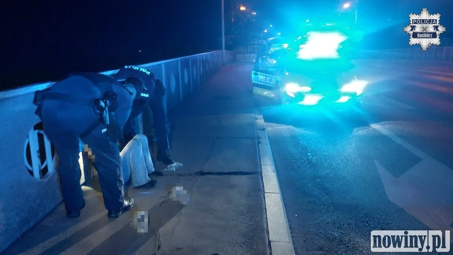 Nastolatka przeżywała kryzys. Policjanci odnaleźli ją na moście nad Odrą
