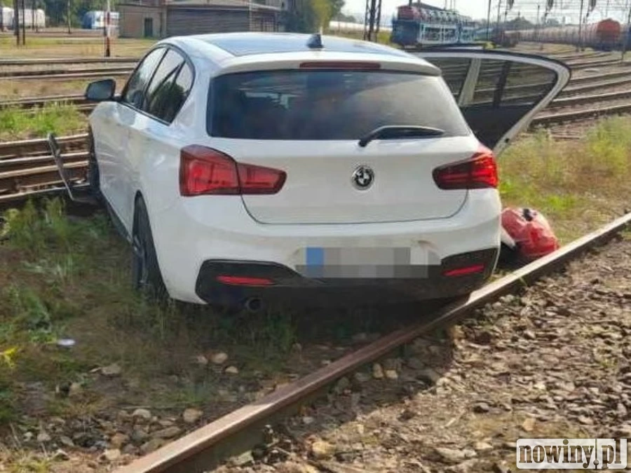 Pościg z Czech zakończył się w Chałupkach. Kierowca przez cały czas jest poszukiwany