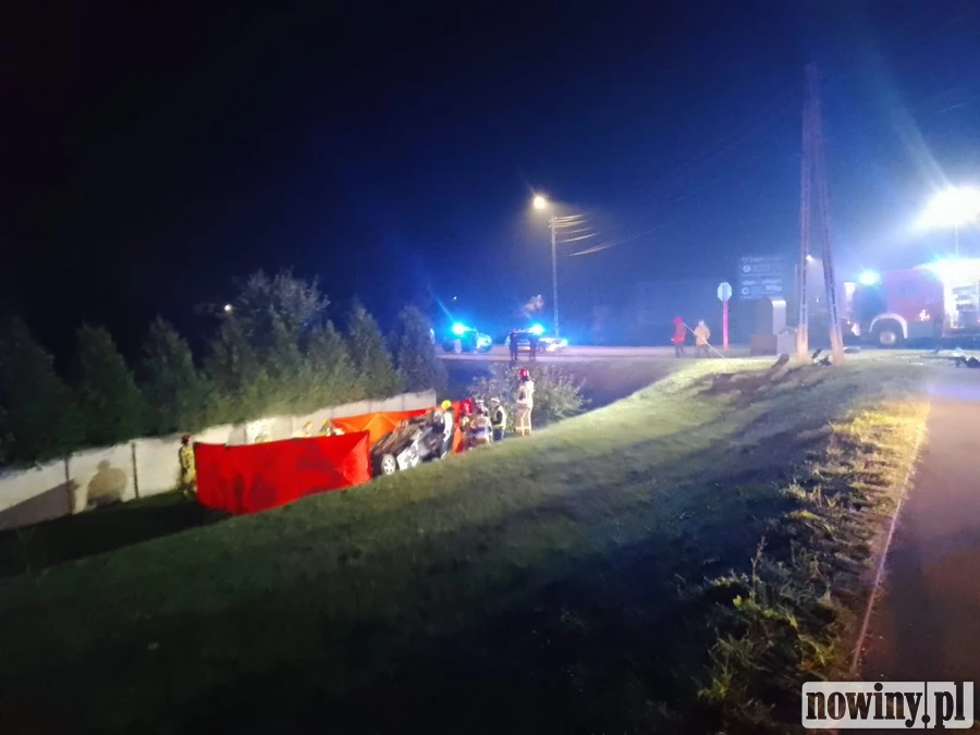 Tragiczny wypadek w Syryni. Jedna osoba nie żyje, dwie osoby trafiły do szpitala [ZDJĘCIA]