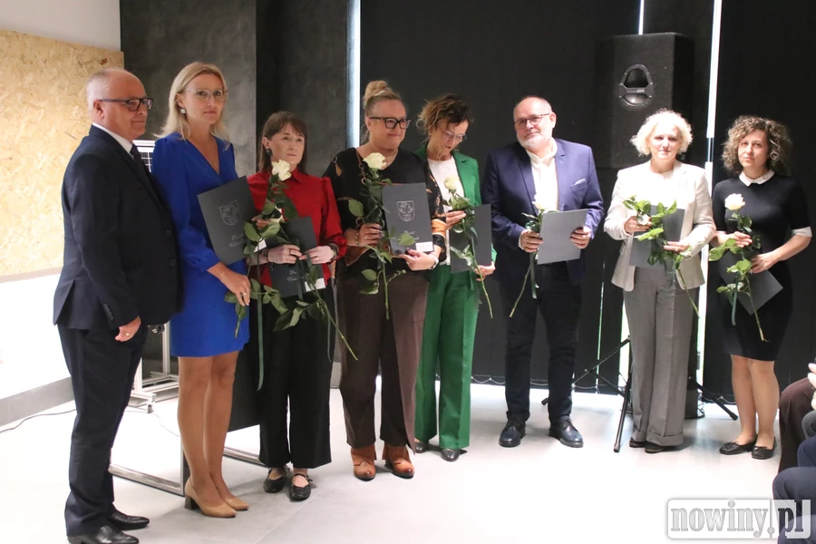 Powiatowy Dzień Nauczyciela w Wodzisławiu Śląskim - wręczono nagrody dla dyrektorów i pedagogów [ZDJĘCIA]