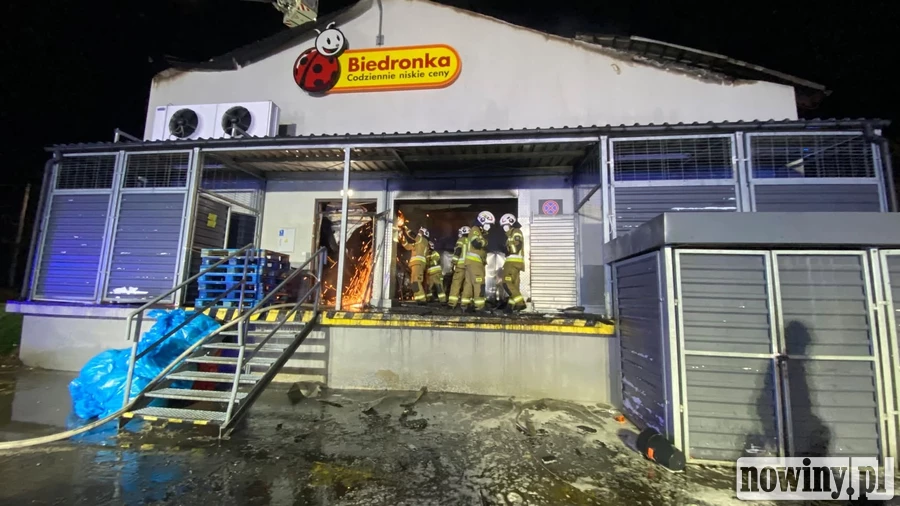 Pożar Biedronki w Jastrzębiu-Zdroju. Śledczy wskazali miejsce, w którym pojawił się ogień