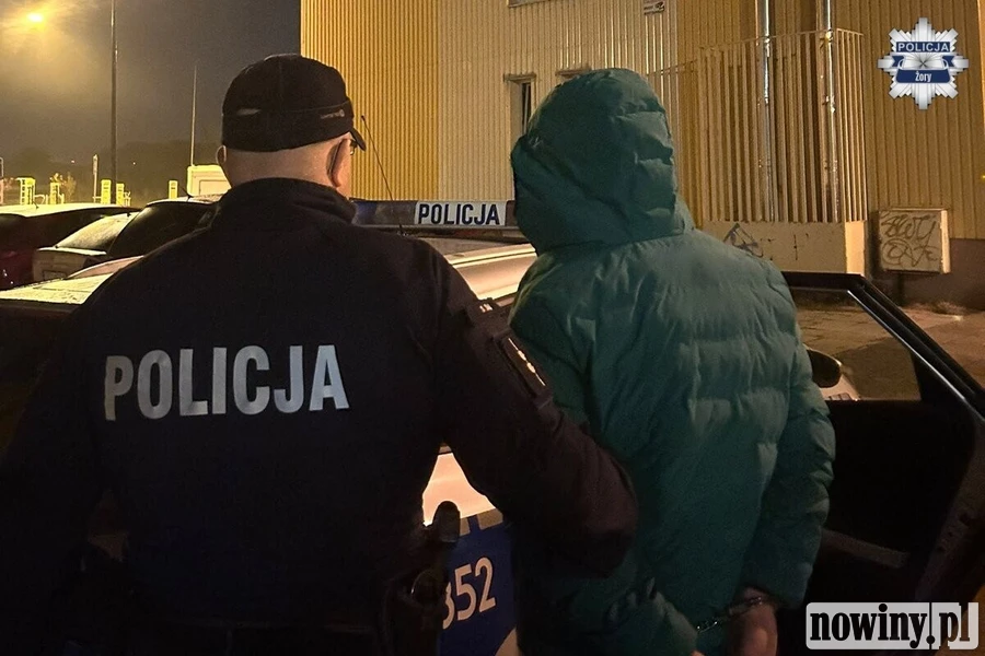 Schował coś do kieszeni na widok policjantów. 22-latek z Żor miał przy sobie klefedron