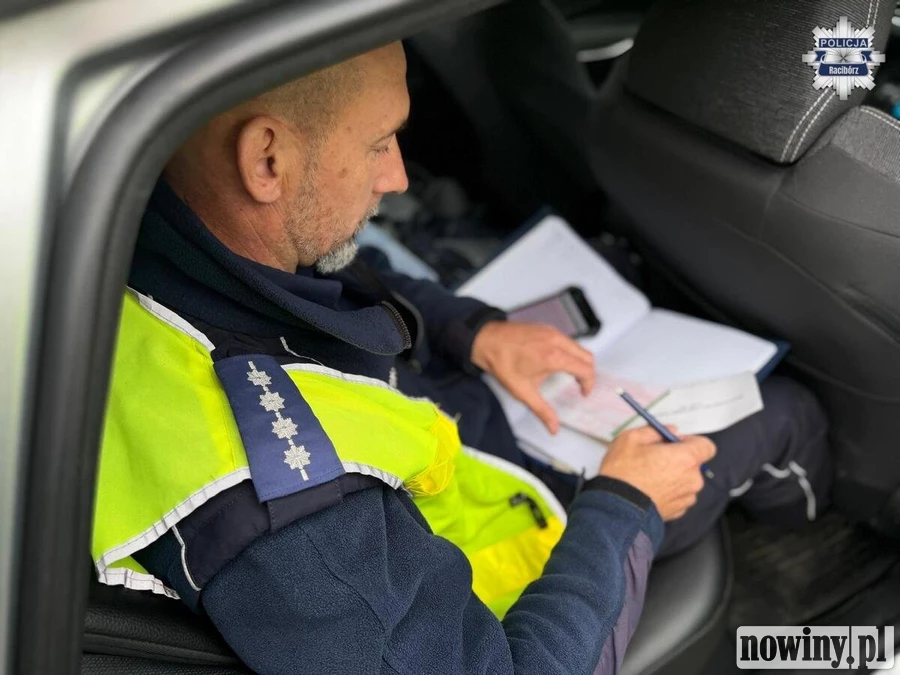 1000 zł mandatu dla matki. Syn jechał hulajnogą bez uprawnień