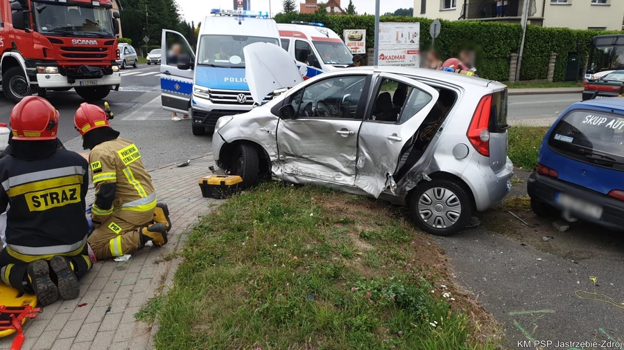 Wypadki i kolizje w Jastrzębiu-Zdroju. Nastolatkowie wpadli pod koła