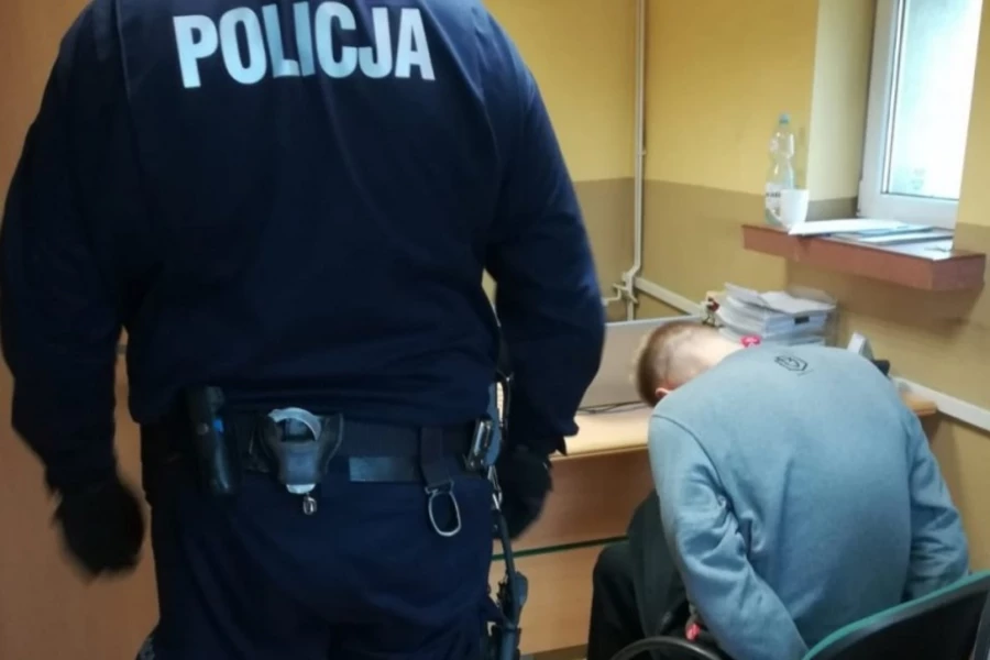 40-latek kradł golarki, alkomat, gry. Wpadł przez monitoring