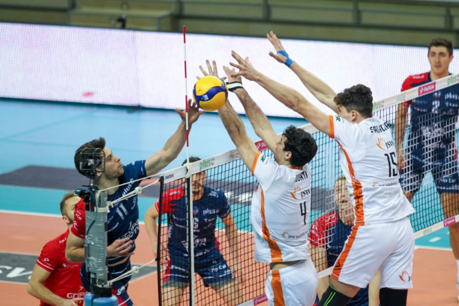 Zacięty mecz w Jastrzębiu. ZAKSA wygrywa