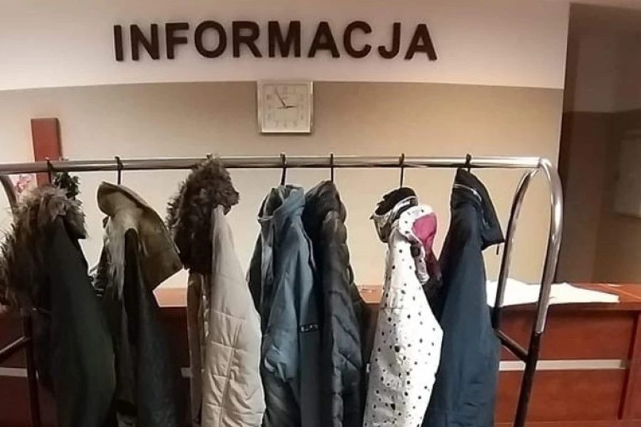 Ruszył wieszak dla potrzebujących. Podziel się ubraniem
