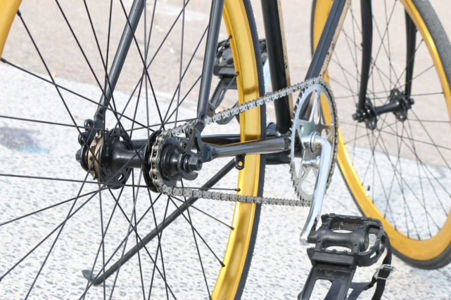 Rowerzysta potrącony przez samochód. Odwieziono go do szpitala