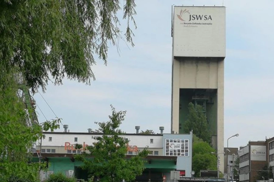 Zofiówka: Problemy z zamontowaniem pomp. Nurkowie czekają
