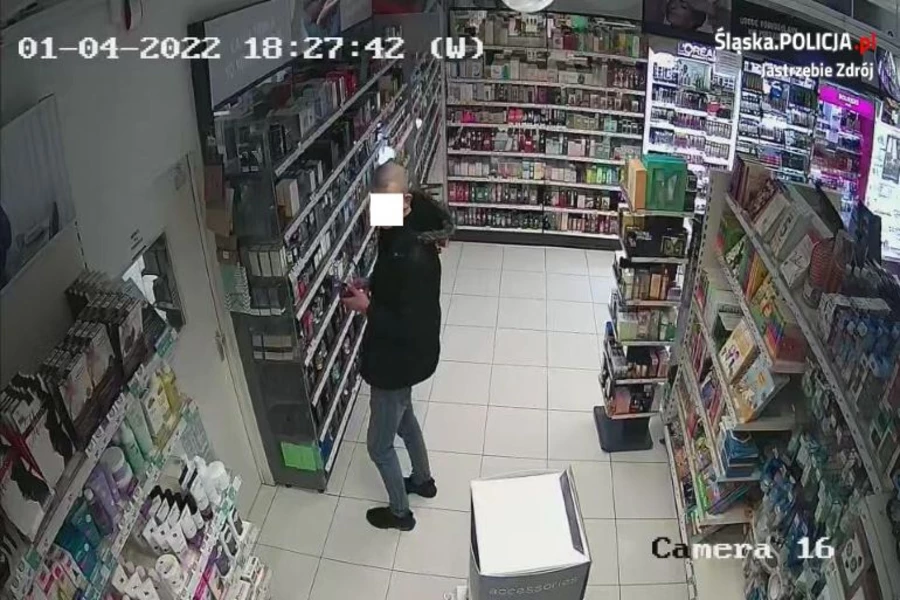 Ukradł perfumy i został rozpoznany na zdjęciu
