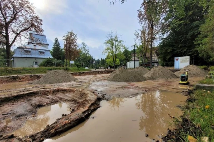 Budują plac reprezentacyjny w Zdroju