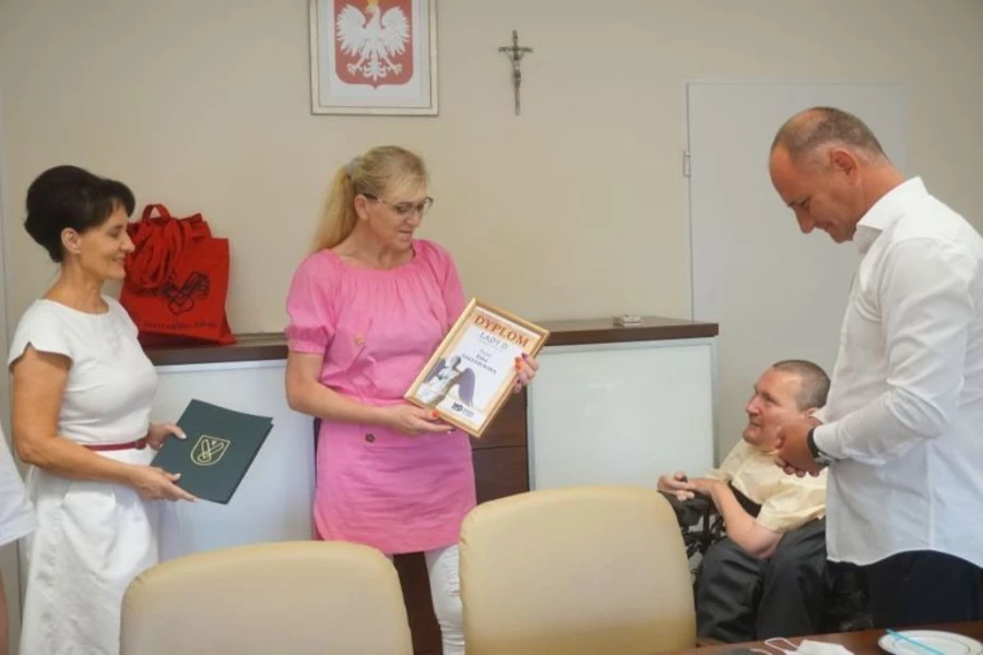 Pomaga bezinteresownie - jastrzębska Lady D.