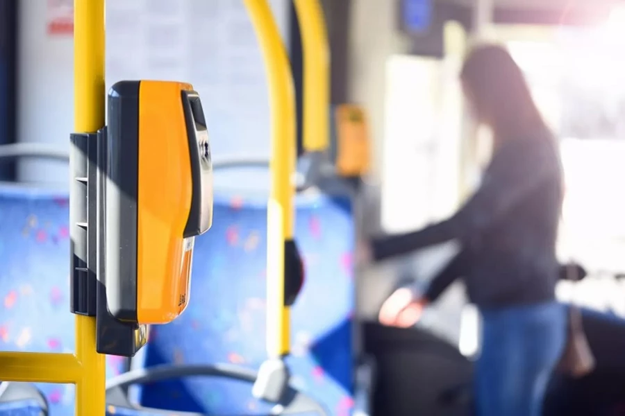 Na ulice miasta wyjedzie mniej autobusów
