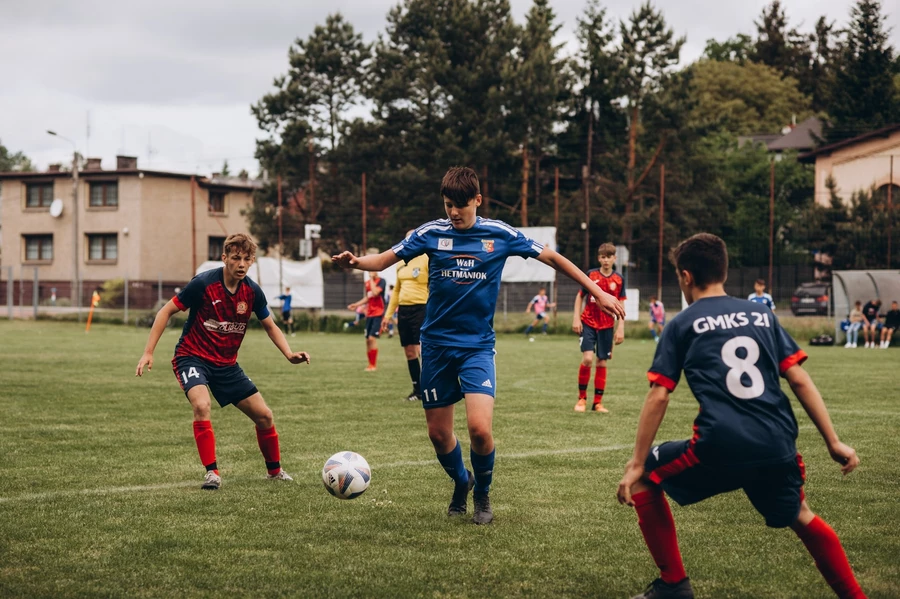 JUNIORZY i TRAMPKARZE – wyniki, tabele, zapowiedzi