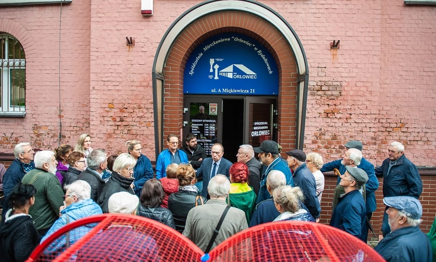 SM Orłowiec: Jak zapowiedzieli tak zrobili. Lokatorzy zebrali 524 podpisy i chcą walnego zebrania