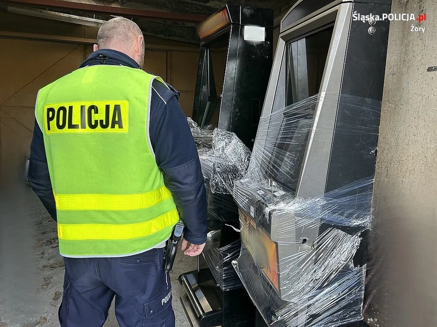 Co jest za zamkniętymi drzwiami? Niespodziewany przebieg interwencji policji w Żorach