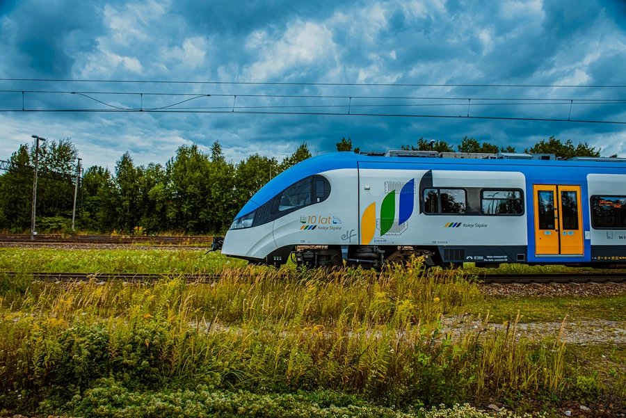 Nowe pociągi w barwach Kolei Śląskich pojadą od 2026 roku