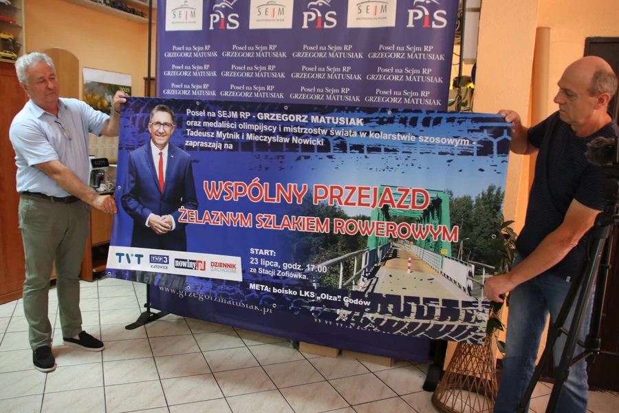 Banery o rajdzie z posłem przedmiotem kontrowersji. Zostały wywieszone nielegalnie