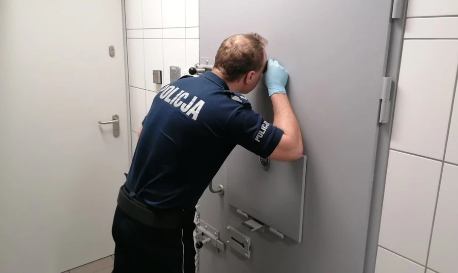 Wpadł z łupem, kilka minut po kradzieży. Dzięki czujności jastrzębskich policjantów