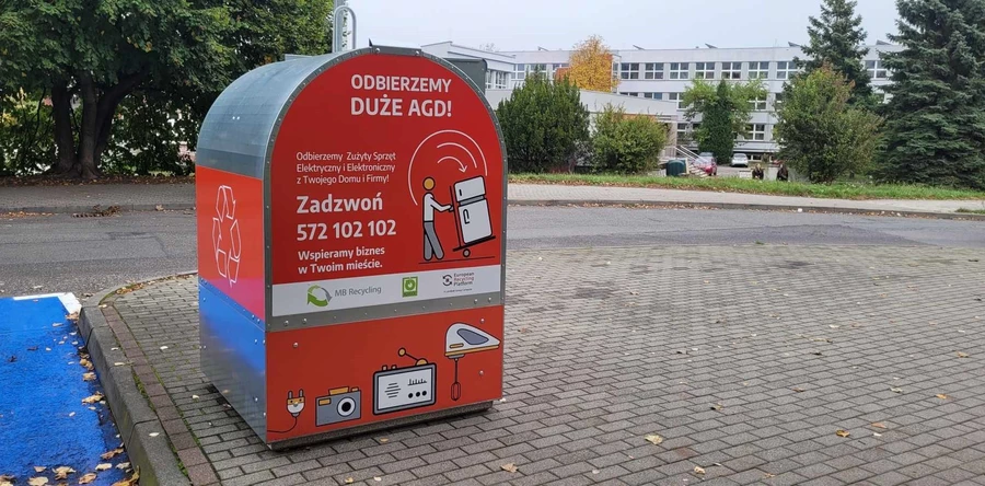 Czy mieszkańcy korzystają z pojemnika na elektrośmieci?