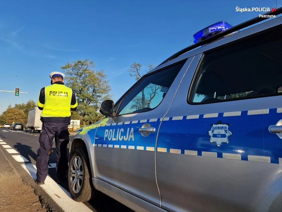 Jechała z ochroniarzem na masce samochodu. Mężczyzna ścigał ją za kradzież mleka w proszku
