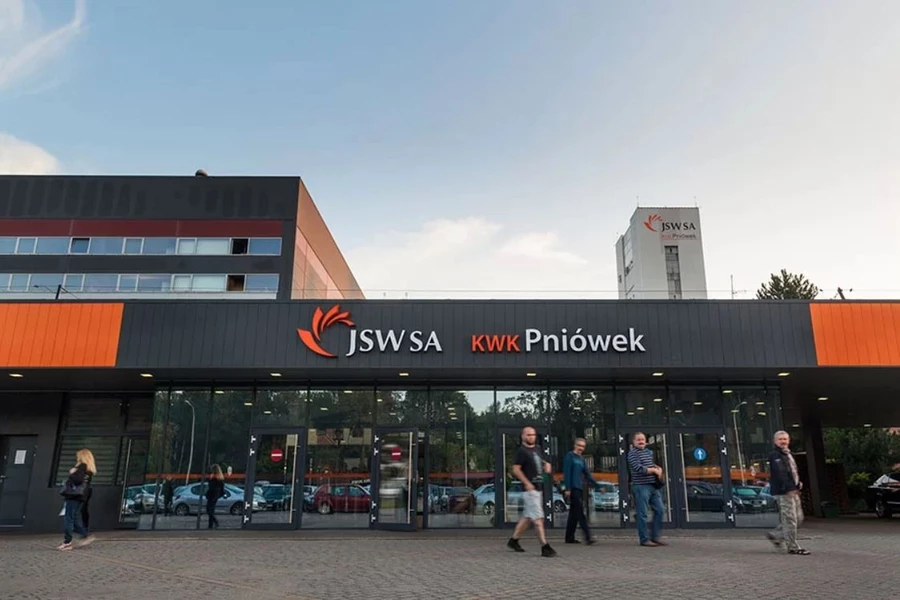 Pożar w kopalni Pniówek. Wycofano pracowników, akcję prowadzą ratownicy