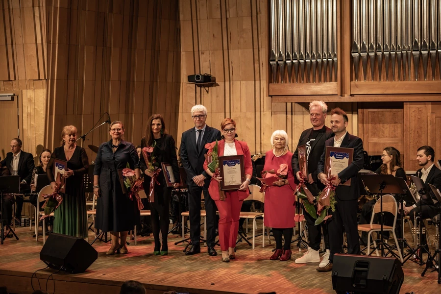 Siedmioro laureatów nagrody prezydenta Raciborza na Gali Kultury i Wolontariatu w szkole muzycznej