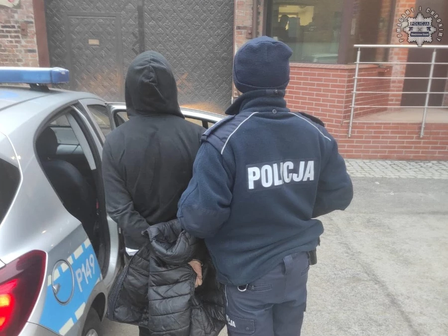 Wezwał policję, bo chciał się pozbyć znajomych z domu. Ale nie spodziewał się, że sam też go opuści